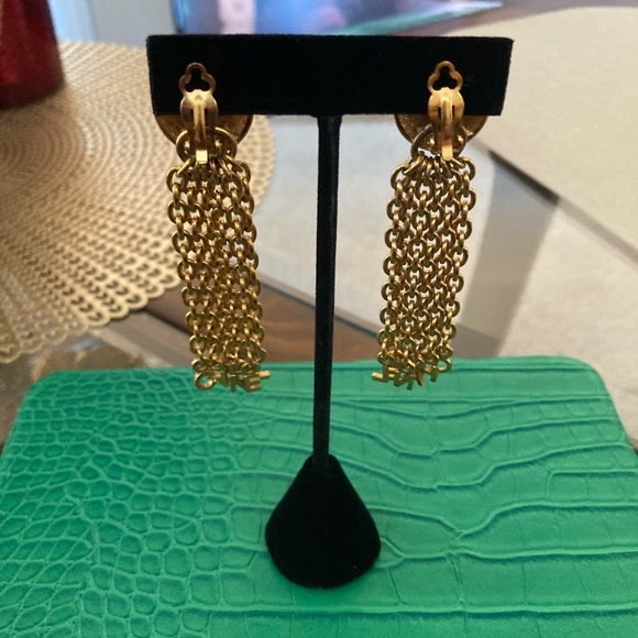 Pre-Loved Vintage CHANEL Gold Plated Clip-On Chain Dangle/Button Earrings - Picture 2 of 5